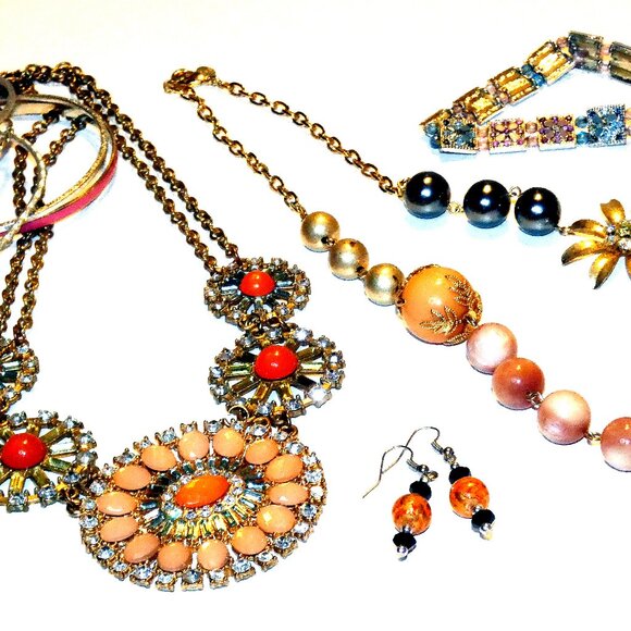 A (10) PIECE LOT OF ALL NEW JEWELRY - Picture 1 of 4